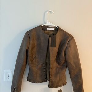 Avintage Brown Cropped Blazer with Fitted Silhouette
